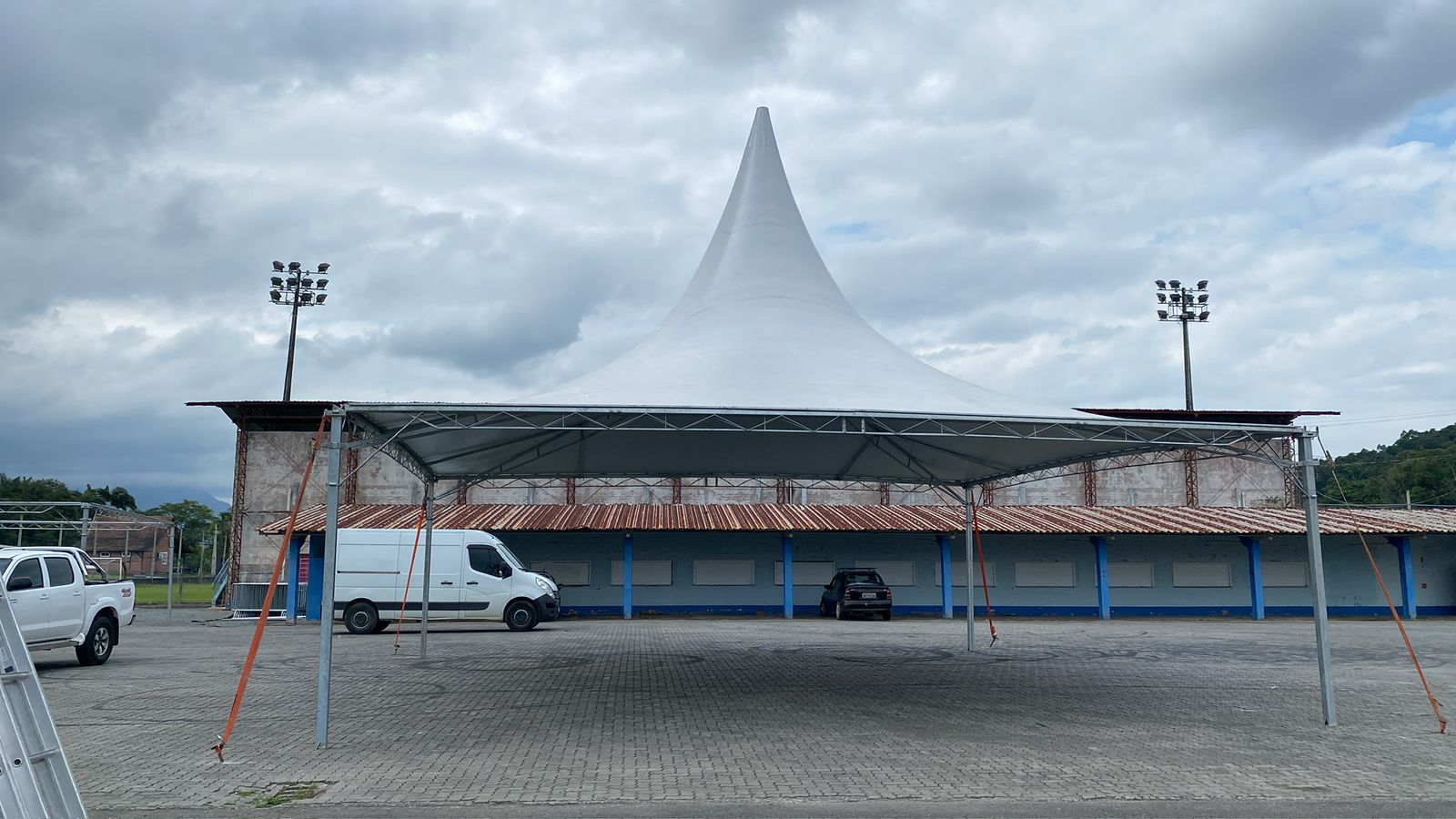 Tenda chapéu de bruxa de grande porte